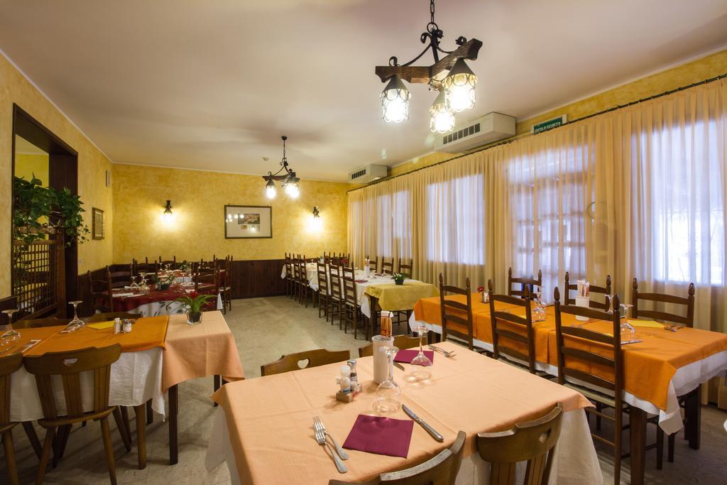 Albergo Ristorante Da Felice Loria Extérieur photo